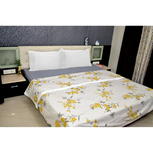 Image of Amazon Brand - Solimo Single Microfiber Quilt for Mild Winters and Ac Rooms
