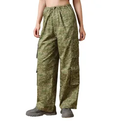 Bewakoof Womens Loose Low Rise Cargo Pant