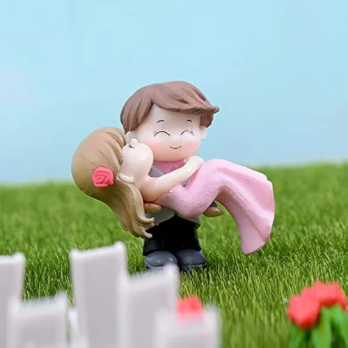 Image of Chocozone Couple Hug Resin Showpiece Couple Miniatures Valentine Gifts