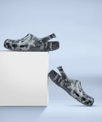 Crocs Classic Printed Camo Clogs (Grey , 9)
