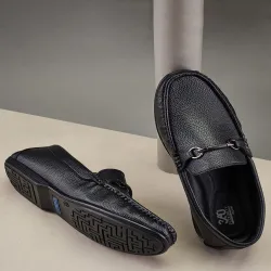 Duke Men Textured Round Toe Loafers