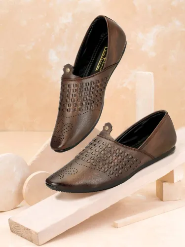 Image of Empeno Ethnic Mojaris for Men – Style & Tradition Blend (Brown, Size 6)