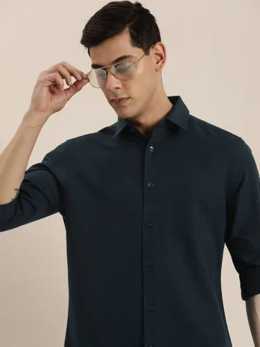 Image of INVICTUS  Men Slim Fit Solid Casual Shirt