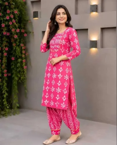 Image of IYISANS Women Cotton Blend Kurta Pant Set