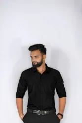 LIGHTSHADOW Men Regular Fit Solid Spread Collar Casual Shirt