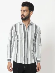 Men Regular Fit Striped Spread Collar Casual Shirt