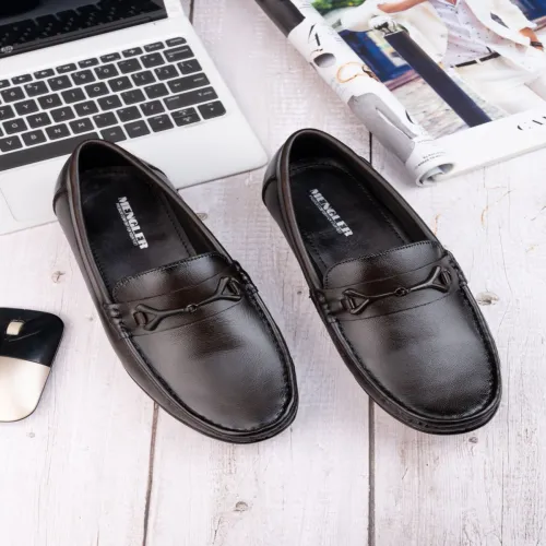 Image of MENGLER Men Textured Leather Round Toe Loafers