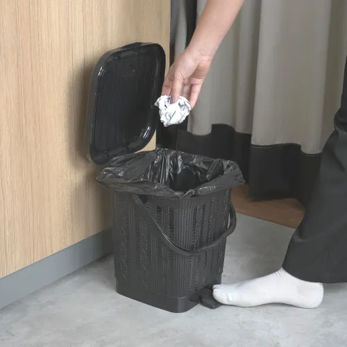 Image of Nayasa Mikado Dustbin with Lid & Handle