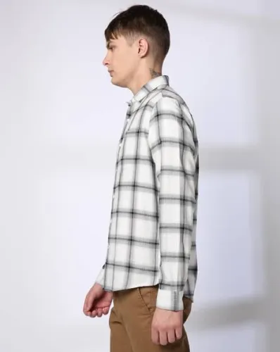 Image of NETPLAY Men Checked Regular Fit Shirt with Patch Pocket