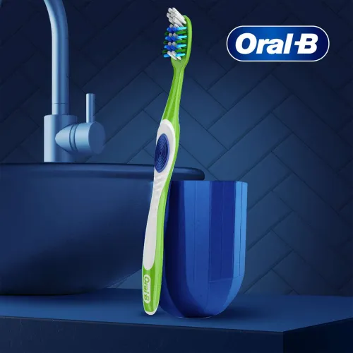 Image of Oral-B Crisscross Deep Clean, Family value pack of 4 Medium Toothbrush (Pack of 4)