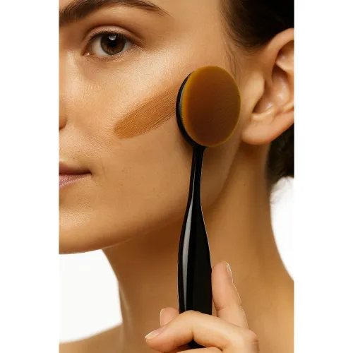 Image of Sedell Paris VelvaTouch Tooth-Type Oval Foundation Brush – Soft