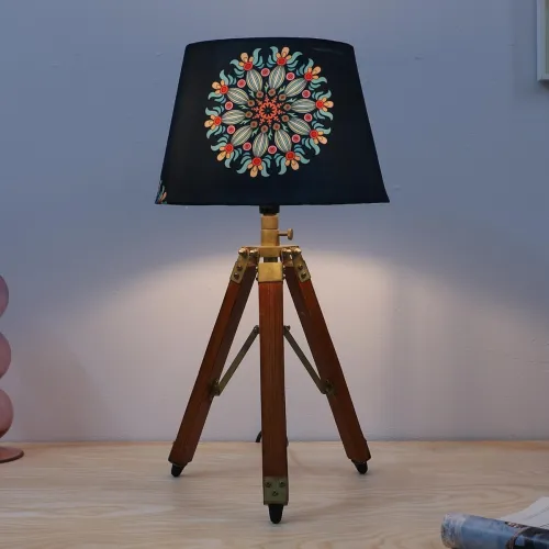 Image of tu casa Classic Vintage Tripod Mangowood Table Lamp