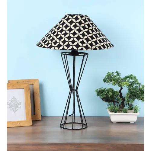 Image of Tu Casa Geometric Print Table Lamp – H-19