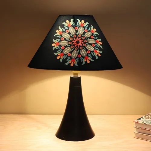 Image of tu casa Classic Black Metal Base Table Lamp