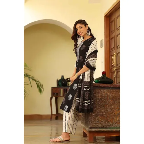 Image of Vaamsi Women's Rayon Blend Floral Block Printed Straight Kurta