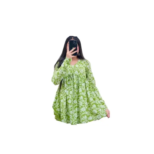 Image of Women's Cotton Blend V-Neck Full Sleeves Short Kurti Green