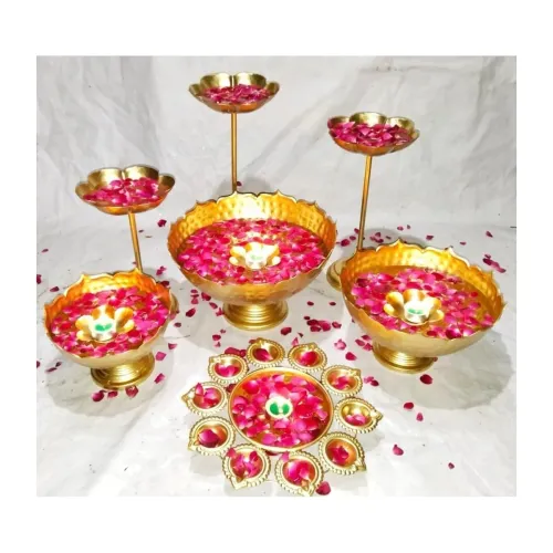Image of ZM Handcrafted Taj Urli Floating Flower Set (Set of 9)